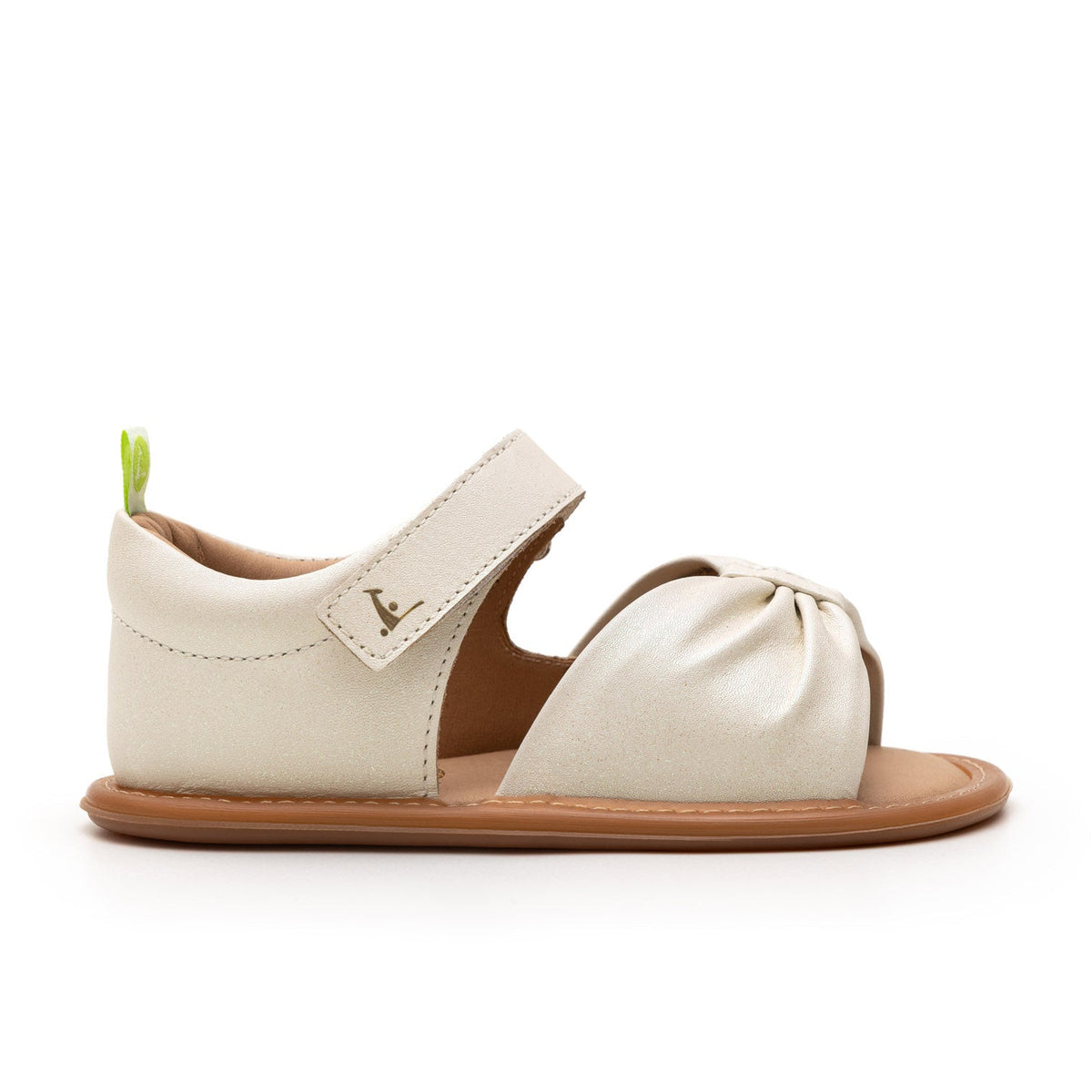 Sandalia Bebe Barefoot Tip Toey Joey Crinkle Crema