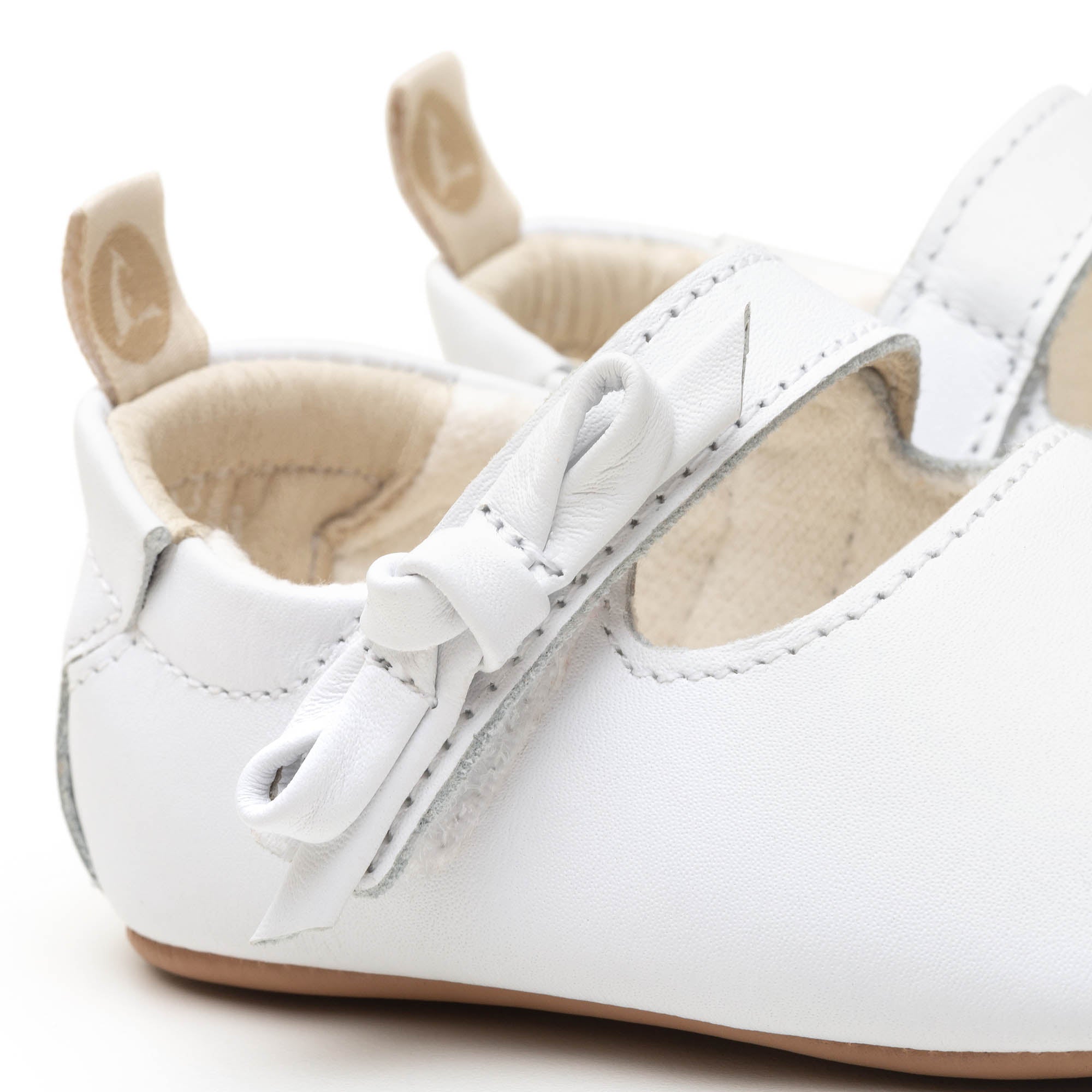 Chatita Bebe Barefoot Tip Toey Joey Gift Blanca