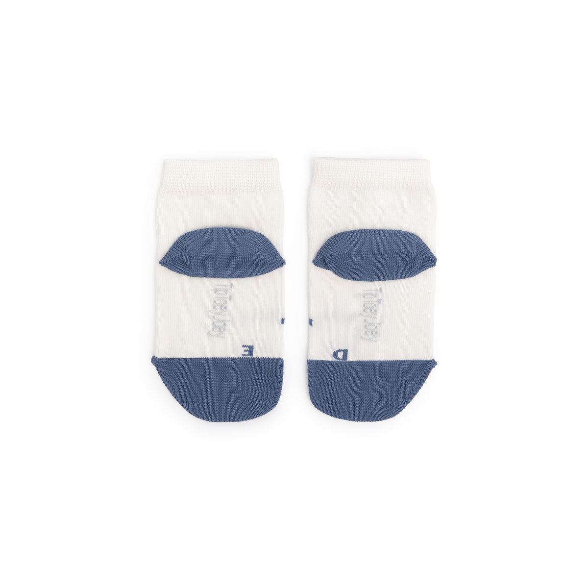 Media_Barefoot_Tip_Toey_Joey_Azul