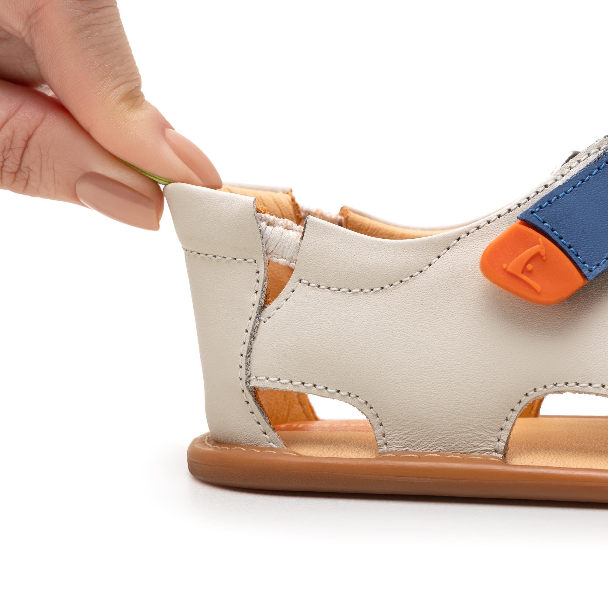 Sandalia Bebé Barefoot Tip Toey joey Explore Crema Colors